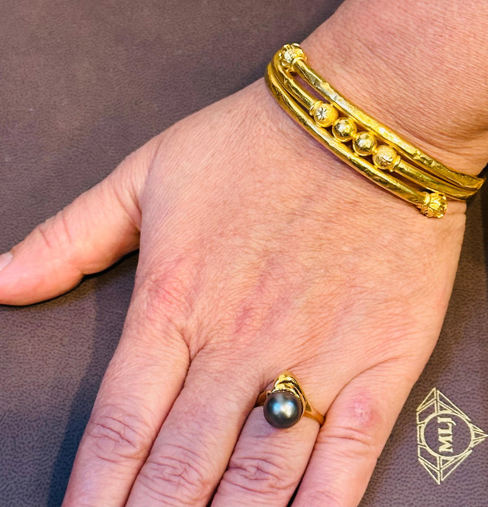 Black Tahitian Pearl 9.3 MM Cocktail Ring 18 Karat Yellow Gold - 9