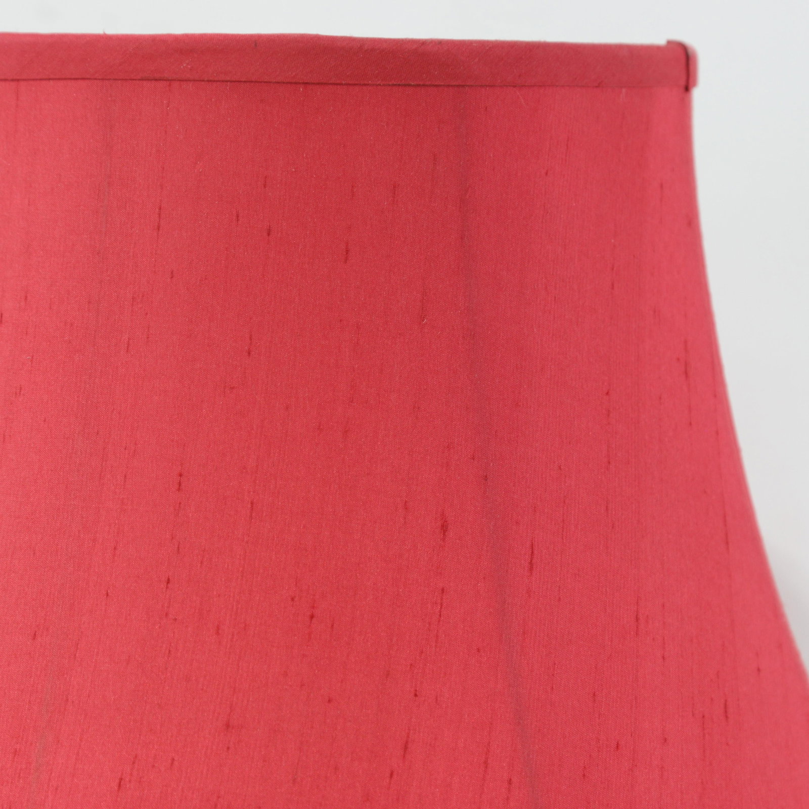 Pair of Vintage Red Textured Raw Silk Scalloped Bell Lamp Shades - 6