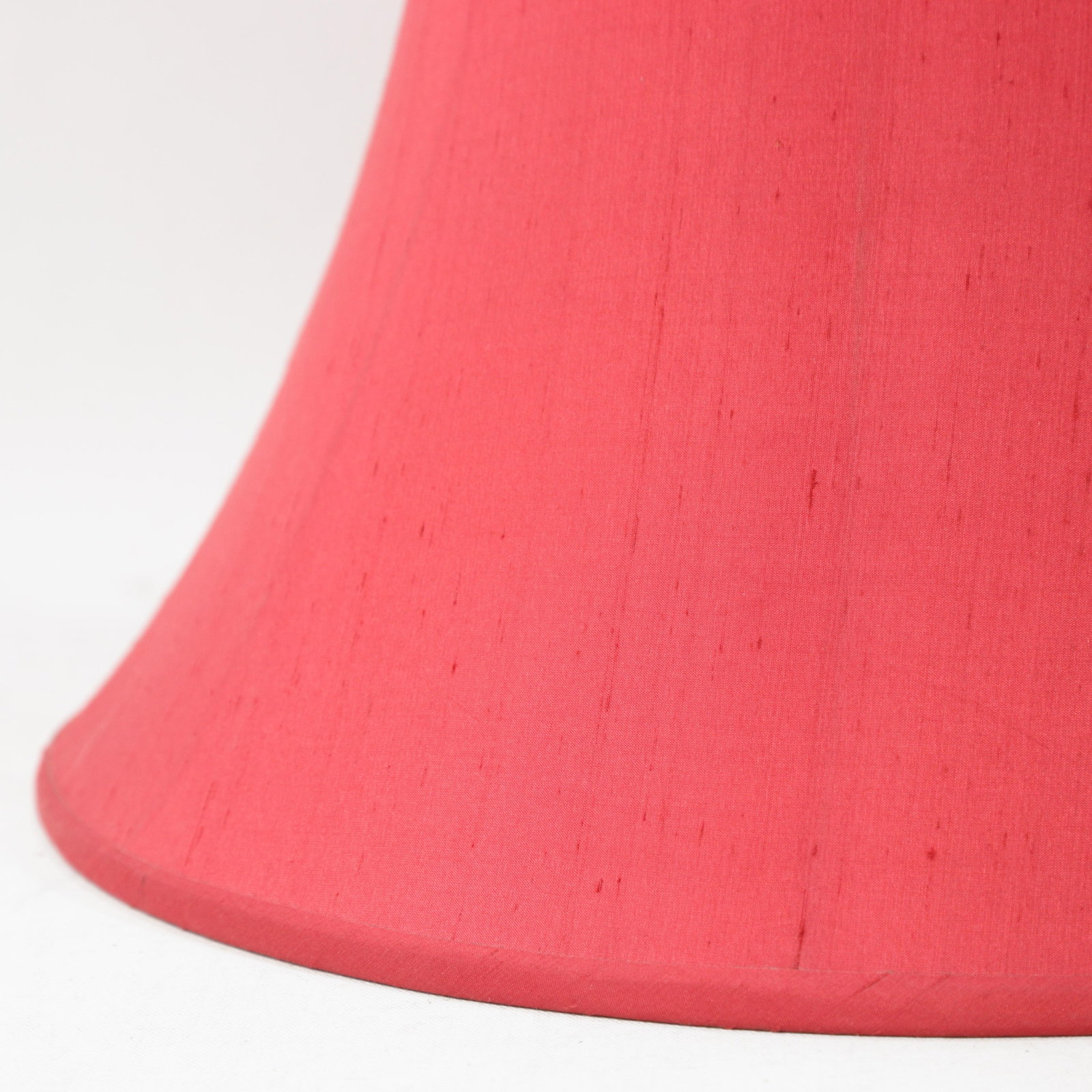 Pair of Vintage Red Textured Raw Silk Scalloped Bell Lamp Shades - 7