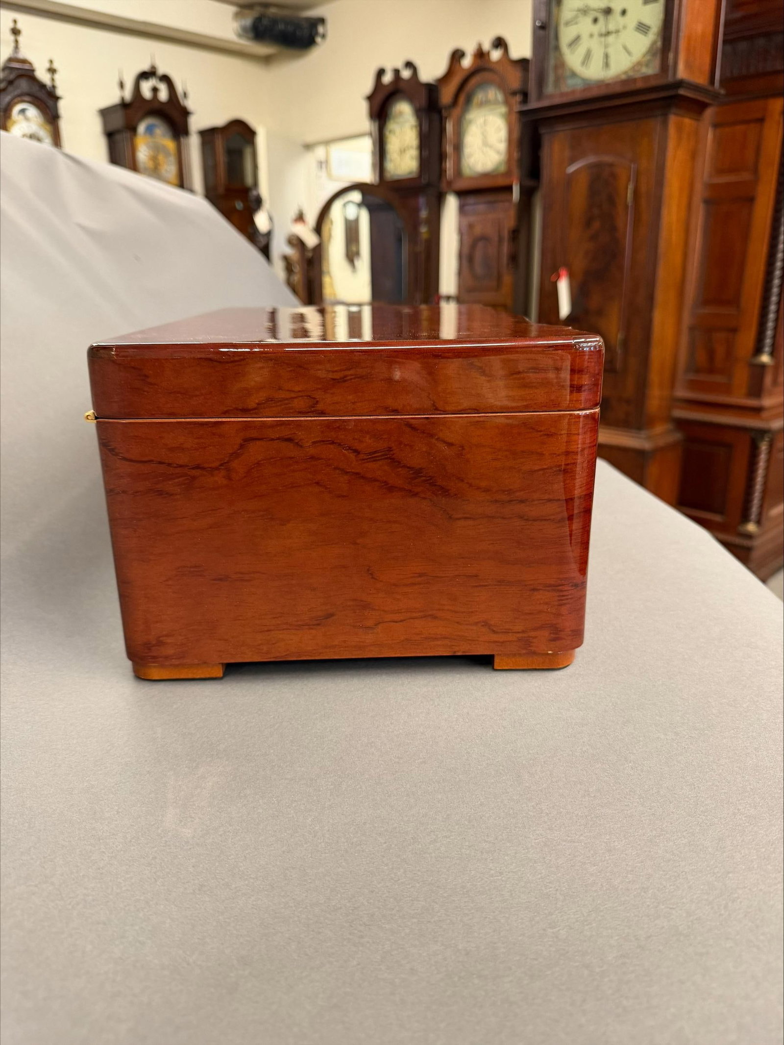 1960s Classic Mahogany Desktop Humidor - 3