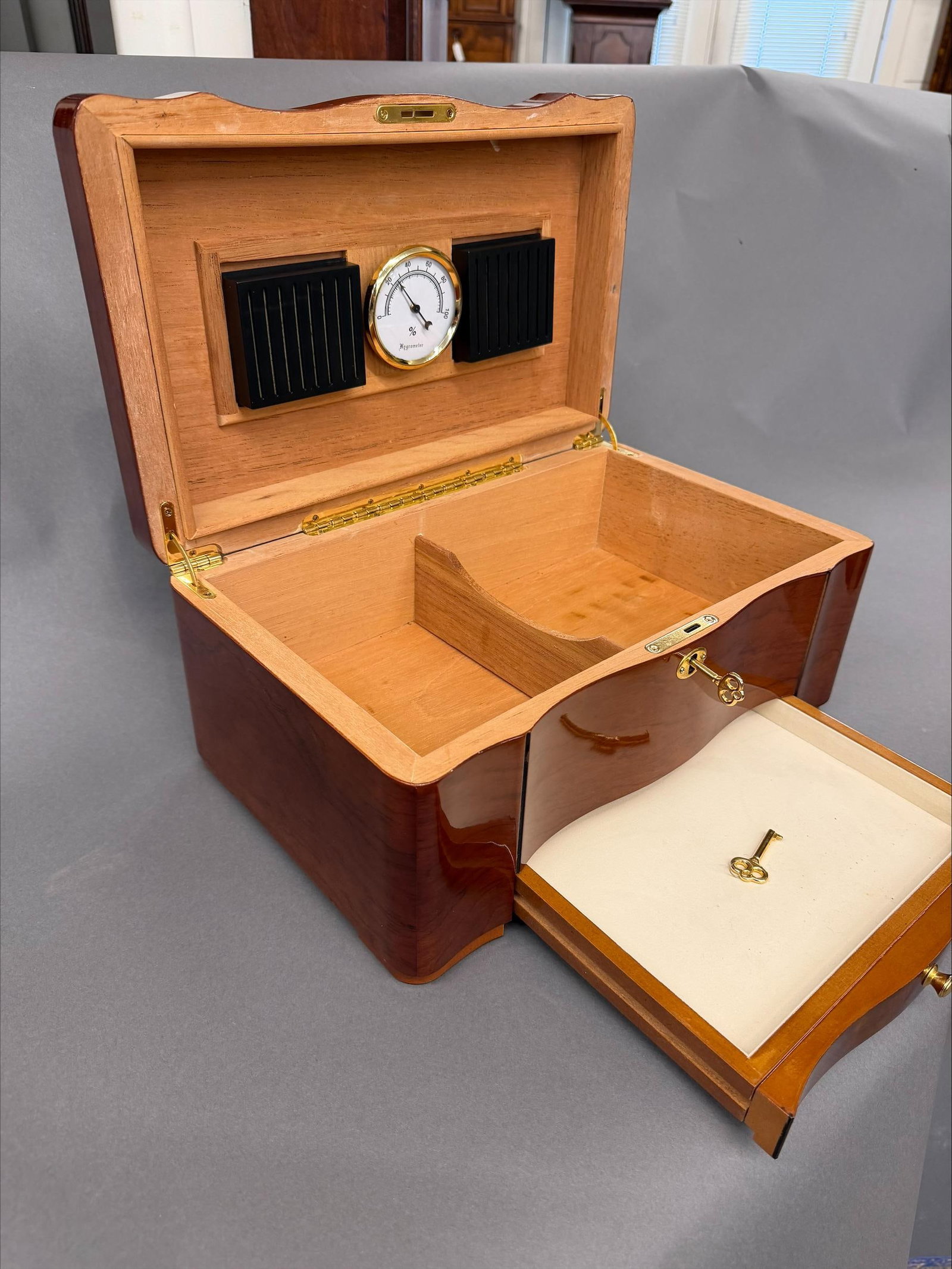 1960s Classic Mahogany Desktop Humidor - 7