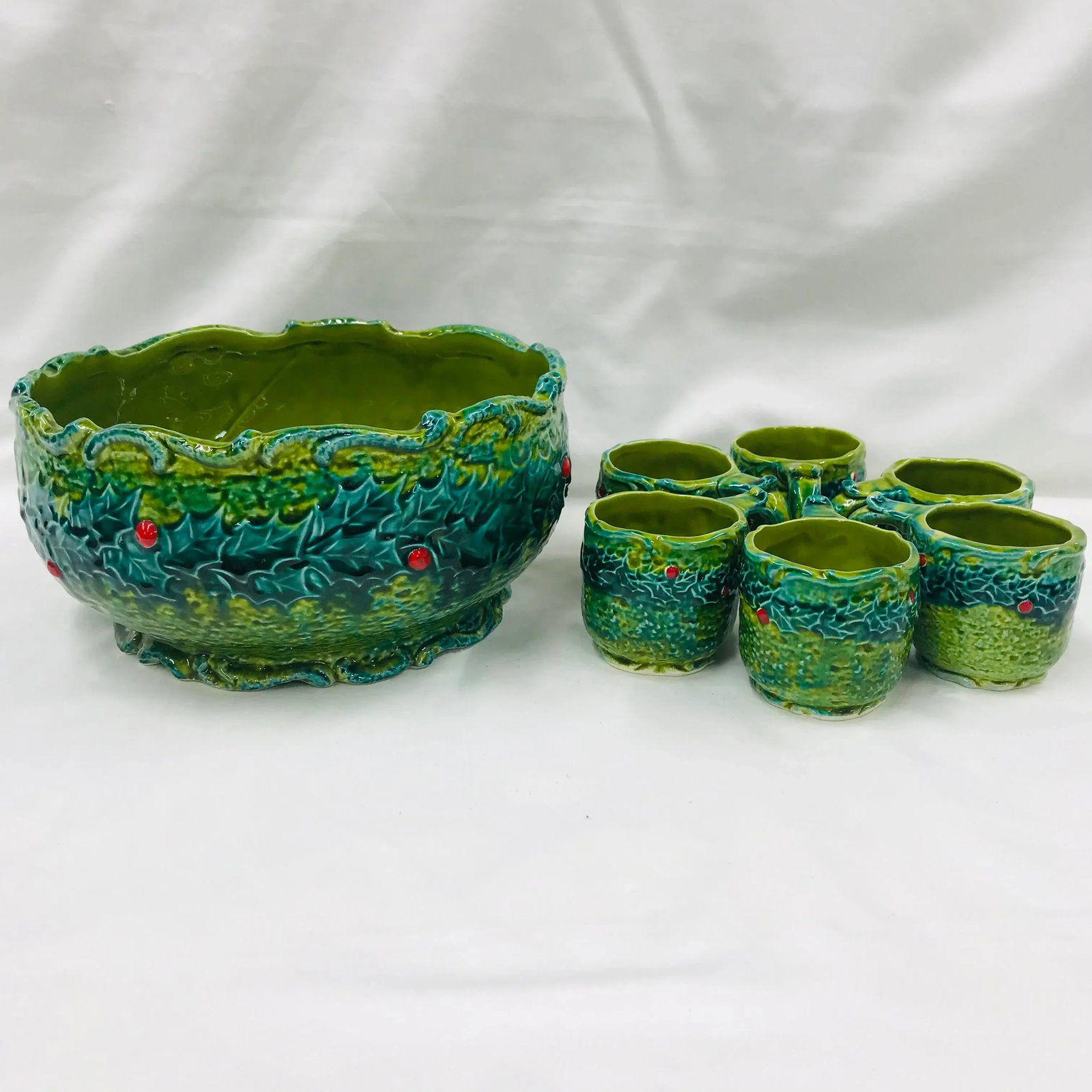 Mid Century Napcoware Holiday Holly Berries Punchbowl With 6 Cups - 7