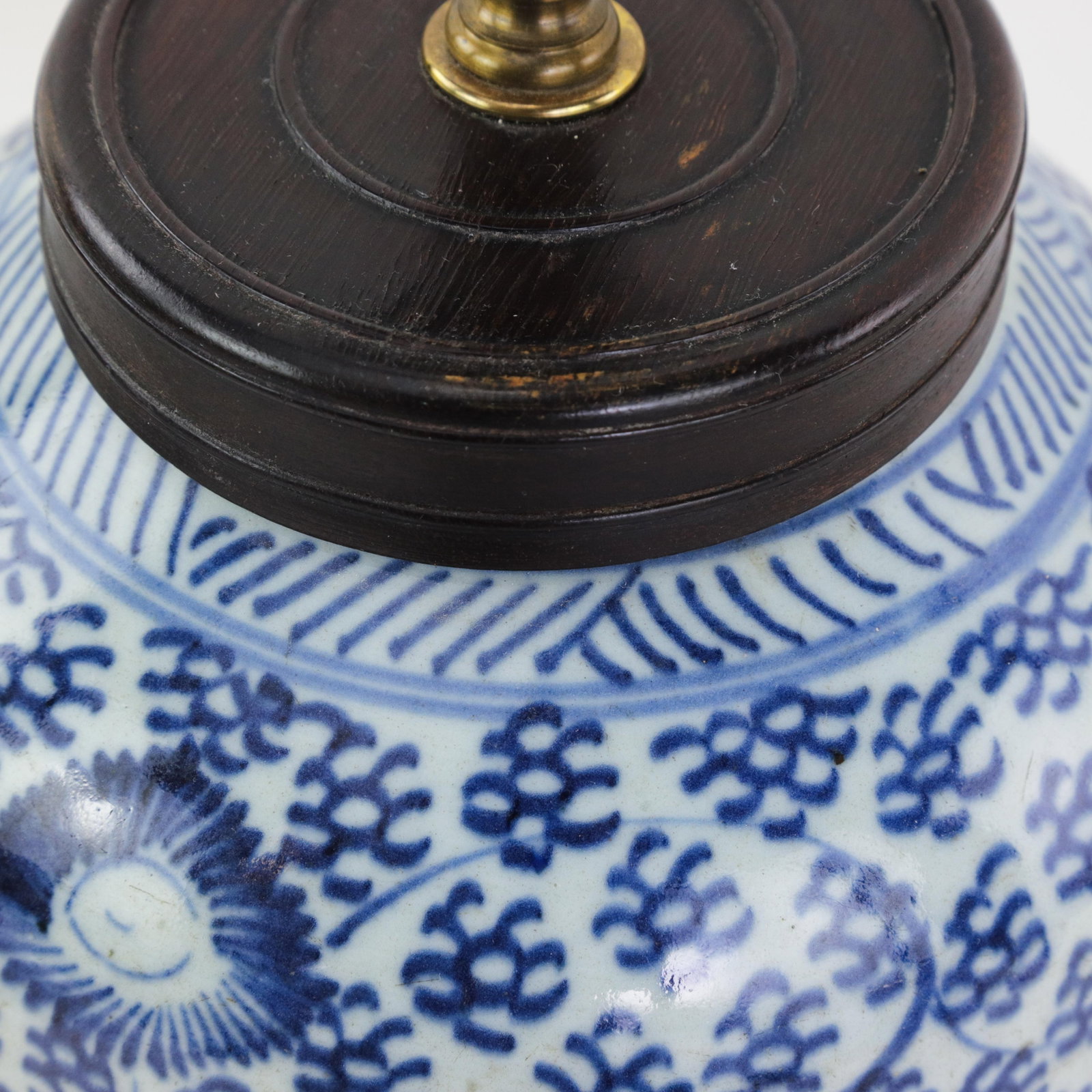 Antique Blue and White Porcelain Ginger Jar Table Lamp With Cobalt Floral and Medallion Motif - 9