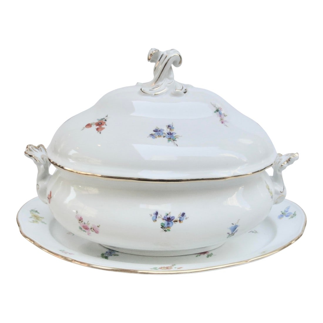 Meissen Tureen Set Scattered Flowers Pattern --2 Pieces: Meissen scattered-flower pattern in a large tureen service piece with a platter. Small clusters of bouquets across the surface. White porcelain body. The measurements of the platter are 16.5" by 12"