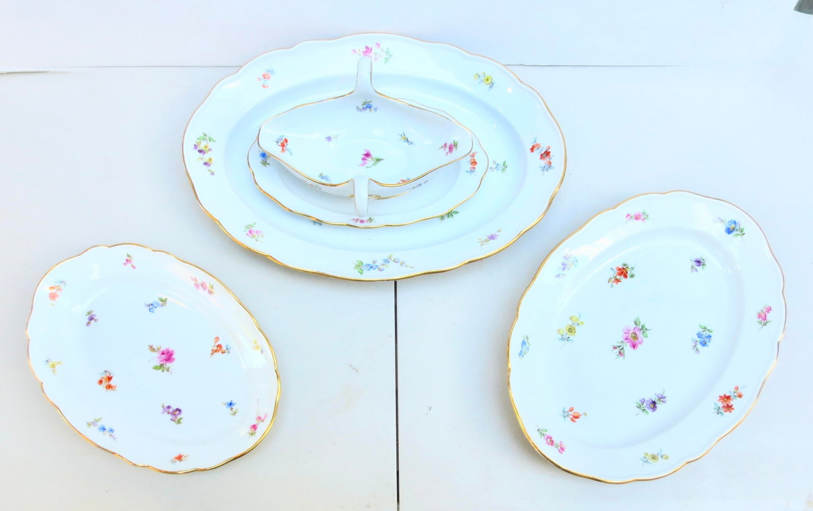 Mid 20th Century Meissen Serving Trays and Sauce Boat- Set of 4 Pieces - 4