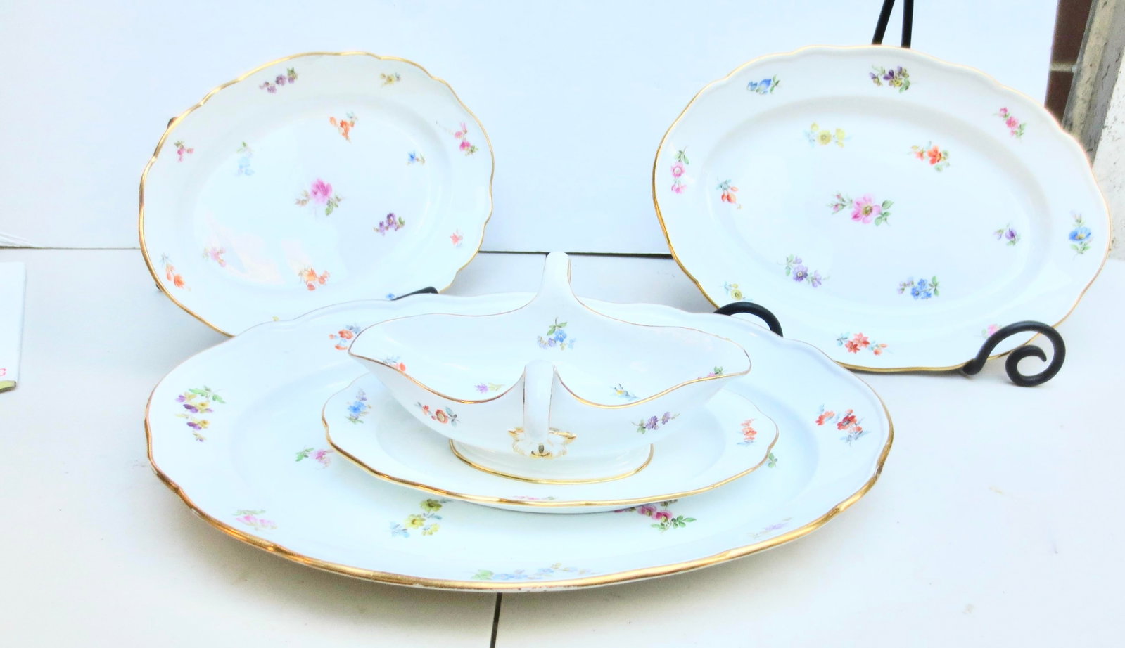 Mid 20th Century Meissen Serving Trays and Sauce Boat- Set of 4 Pieces - 5