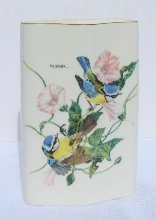 Mid-Century Japanese Porcelain Vase - 2