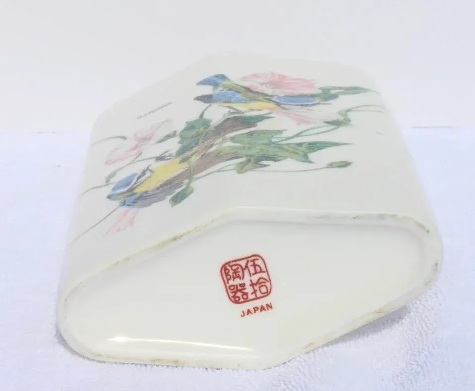 Mid-Century Japanese Porcelain Vase - 3
