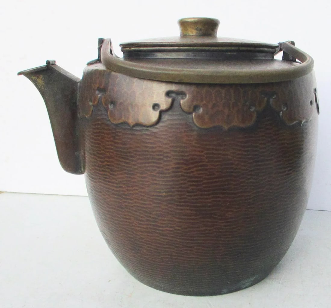1940s Japanese Hammered Copper Tea Pot - 7