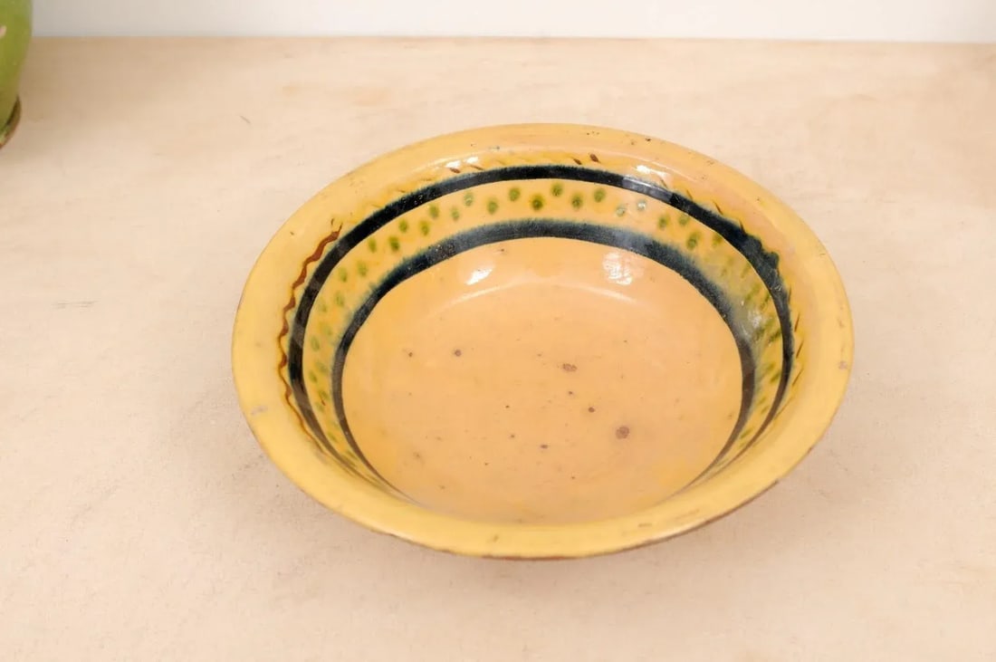French 19th Century Bowl from the Poterie Hertz of Annecy, with Yellow Glaze - 5