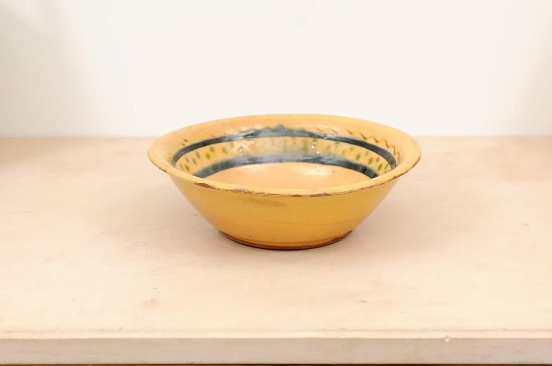 French 19th Century Bowl from the Poterie Hertz of Annecy, with Yellow Glaze - 6