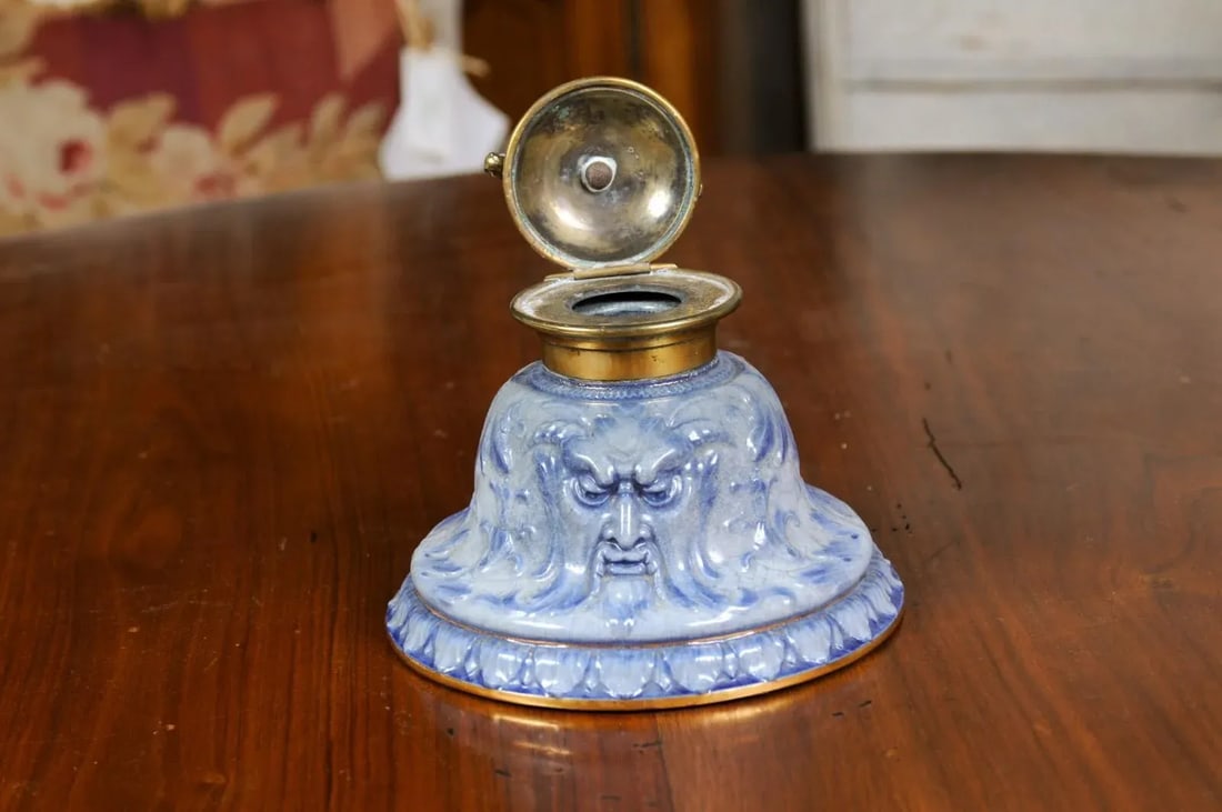 English Victorian Period 19th Century Porcelain Inkwell with Brass Putto Motif - 6