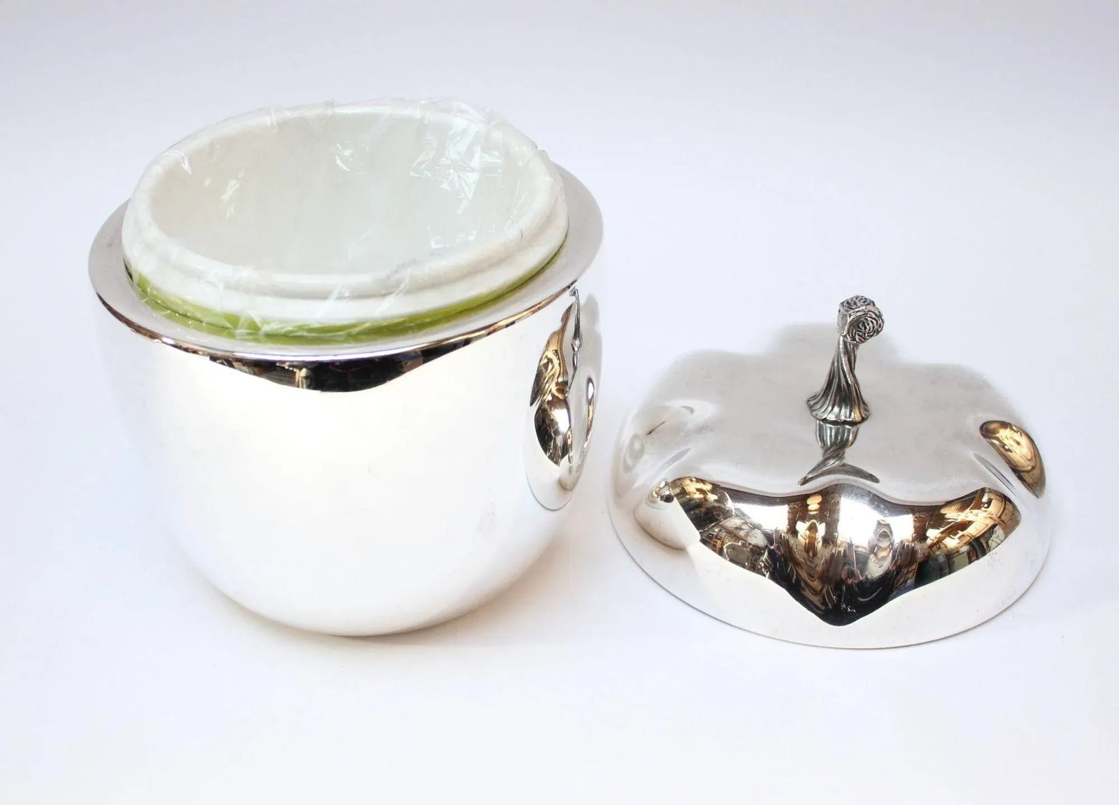 Italian Modernist Silver-Plated "Pepper" Ice Bucket With Neon Green Interior - 4
