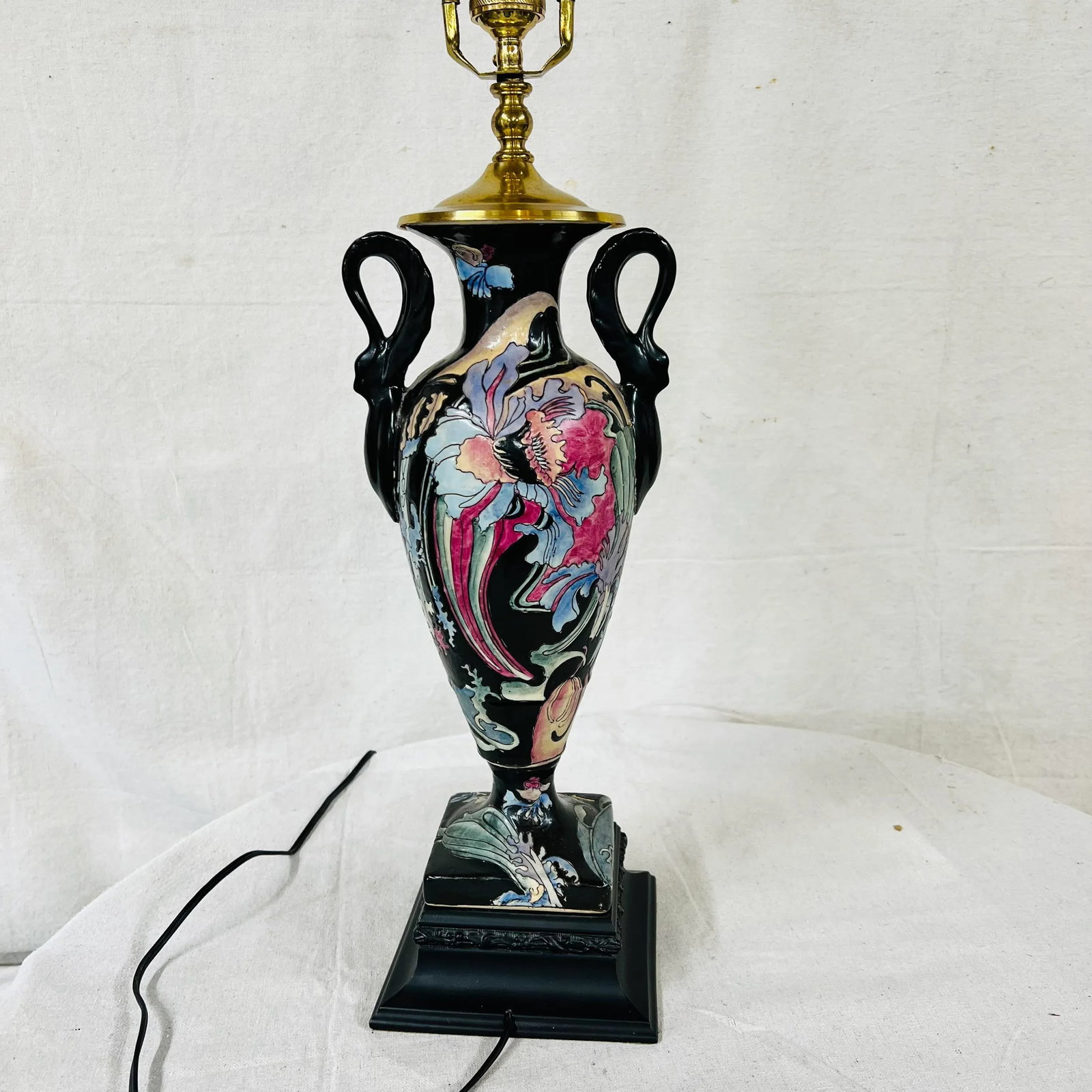 Chinoiserie Style Lamp by Heyward House - 3