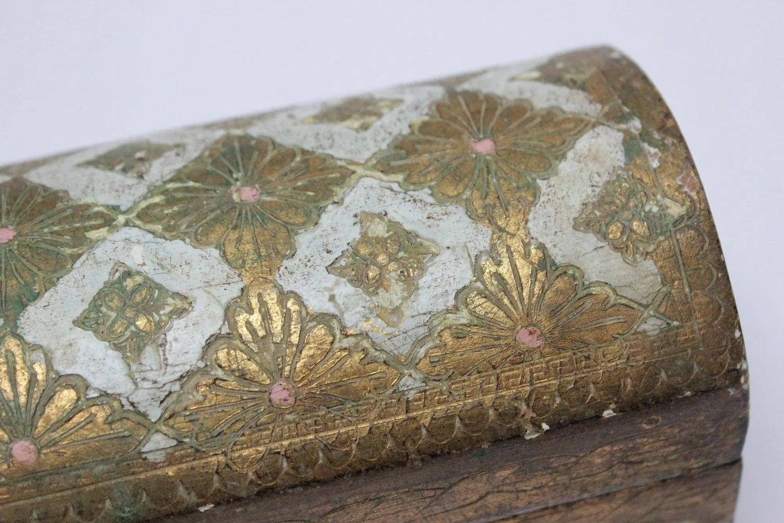 Vintage Italian Florentine Gilt-Wood Domed Box - 10