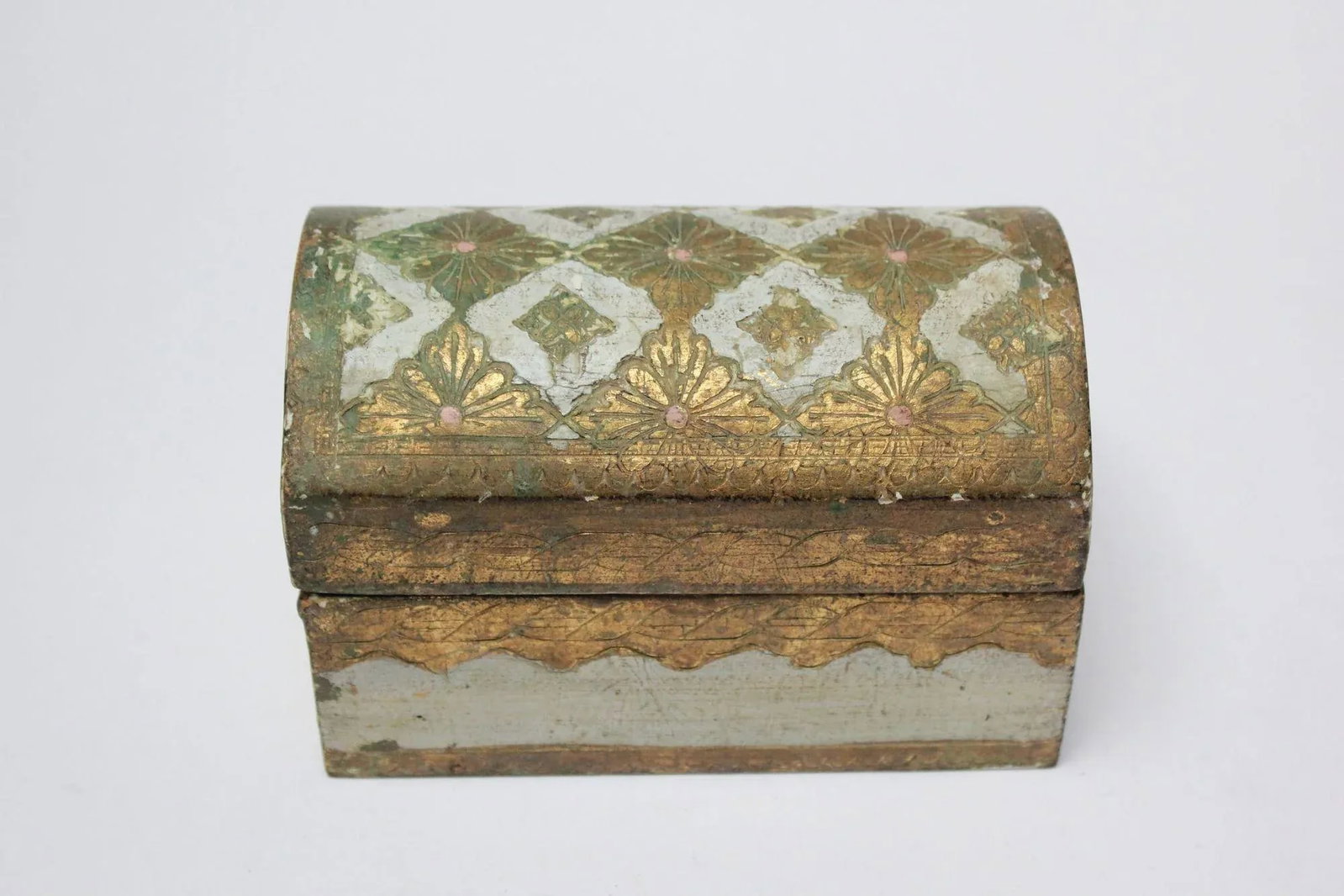 Vintage Italian Florentine Gilt-Wood Domed Box - 5
