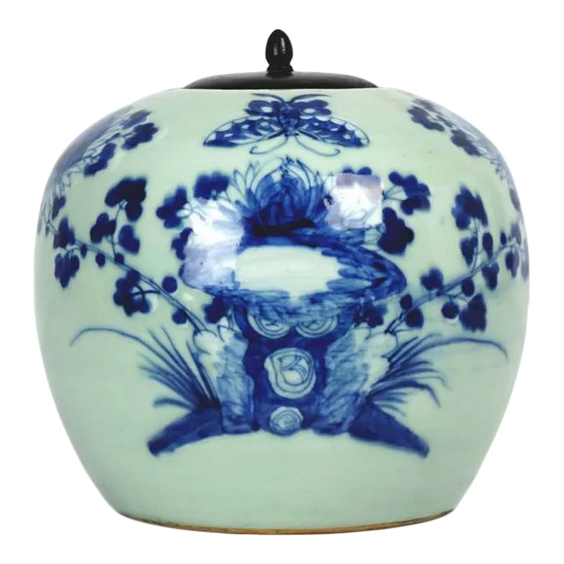 Antique 19th Century Chinese Porcelain Jar With Lid: 19th Century Antique Chinese Porcelain Jar with Lid Condition: Alterations: Unknown Imperfections: Some Imperfections Condition Notes: Good Condition. See pictures for more details. Dimensions: Height