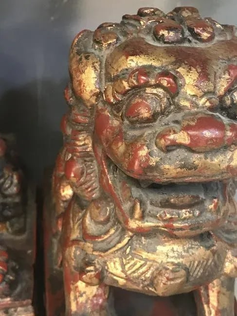 A Pair of 19th Century Antique Gilt and Red Painted Foo Lion Sculpture - 4