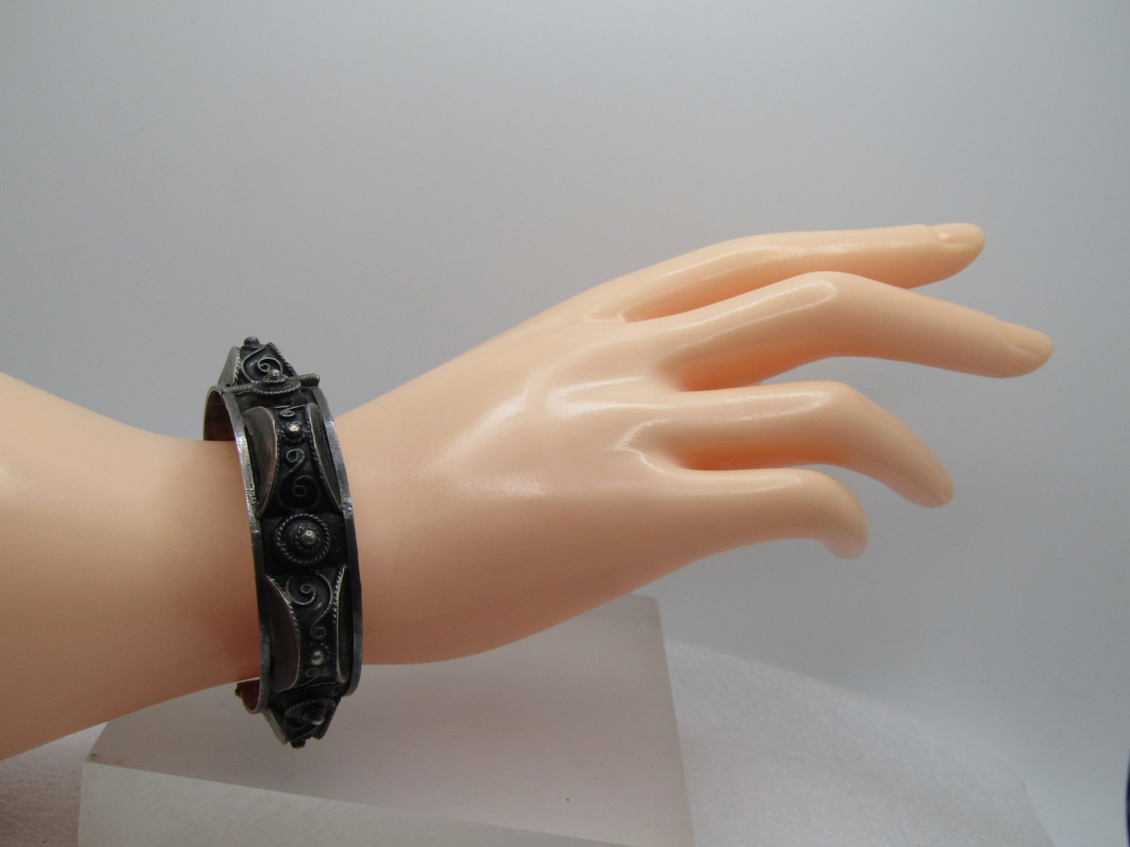 Vintage Sterling Mid Eastern Hinged Bracelet, Pin Clasp, Pre-Mid-Century, 7", Unisex - 10