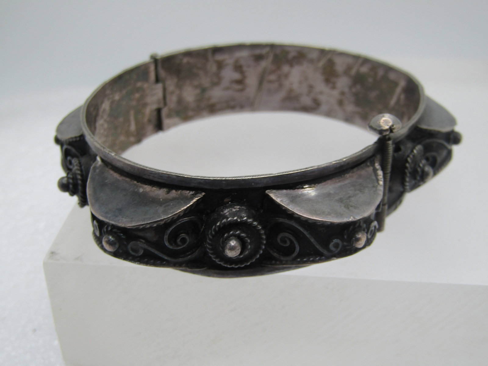 Vintage Sterling Mid Eastern Hinged Bracelet, Pin Clasp, Pre-Mid-Century, 7", Unisex - 2