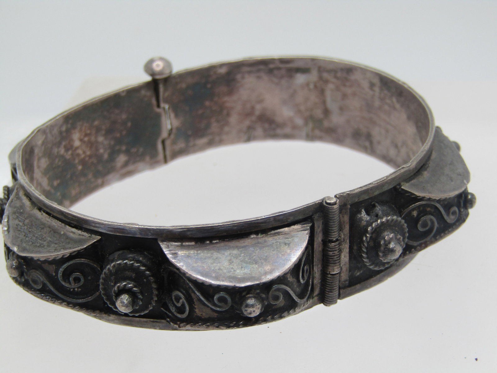 Vintage Sterling Mid Eastern Hinged Bracelet, Pin Clasp, Pre-Mid-Century, 7", Unisex - 5