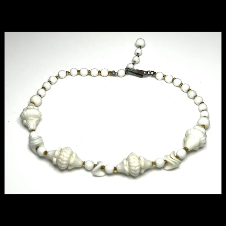 Vintage Milk Glass Beaded Hand Strung Necklace - 3