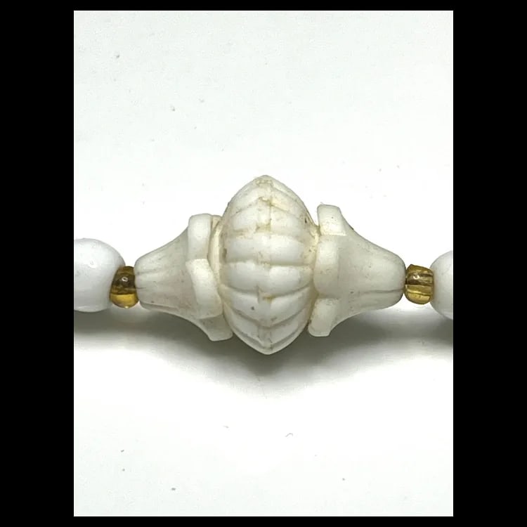 Vintage Milk Glass Beaded Hand Strung Necklace - 4