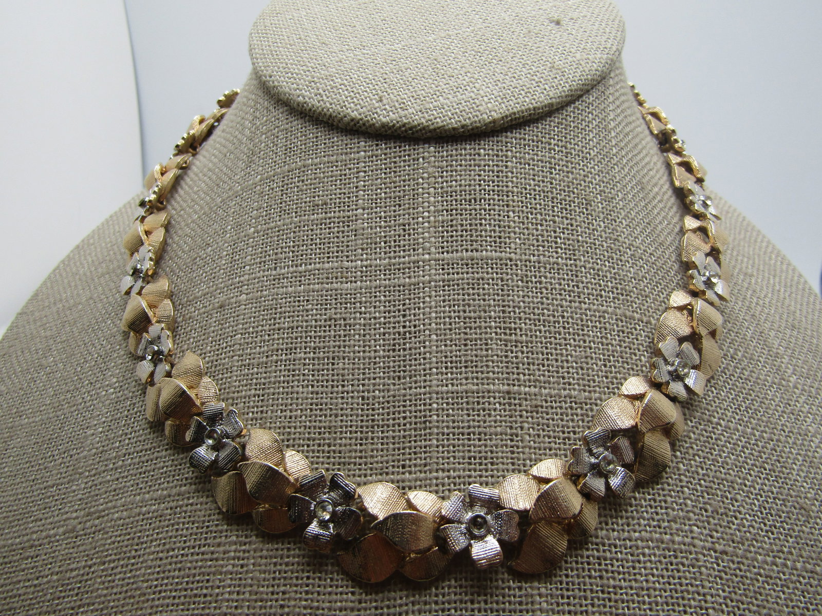 Vintage Two-Tone Floral & Leaf Necklace, 1970's-1980's. 15.5": Title: Vintage Two-Tone Floral & Leaf Necklace, 1970's-1980's. 15.5" Description: Vintage Two-Tone Floral & Leaf Necklace, 1970's-1980's. 15.5". Gold tone overlapping textured leaves with a silver