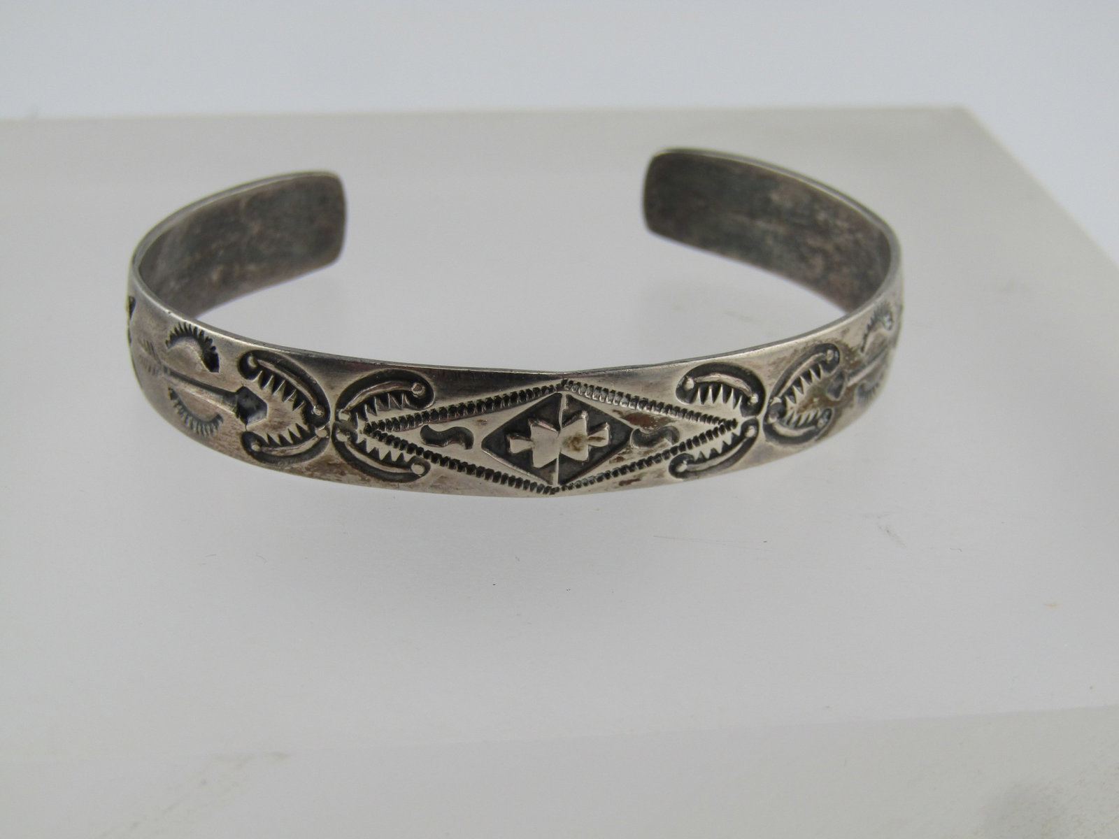 Vintage Sterling Southwestern Cuff Bracelet, Stamped, 5.75", Youth, 1960's-1970's: Title: Vintage Sterling Southwestern Cuff Bracelet, Stamped, 5.75", Youth, 1960's-1970's Description: Vintage Sterling Southwestern Cuff Bracelet, Stamped, 5.75", Youth, 1960's-1970's. This is appx. 8