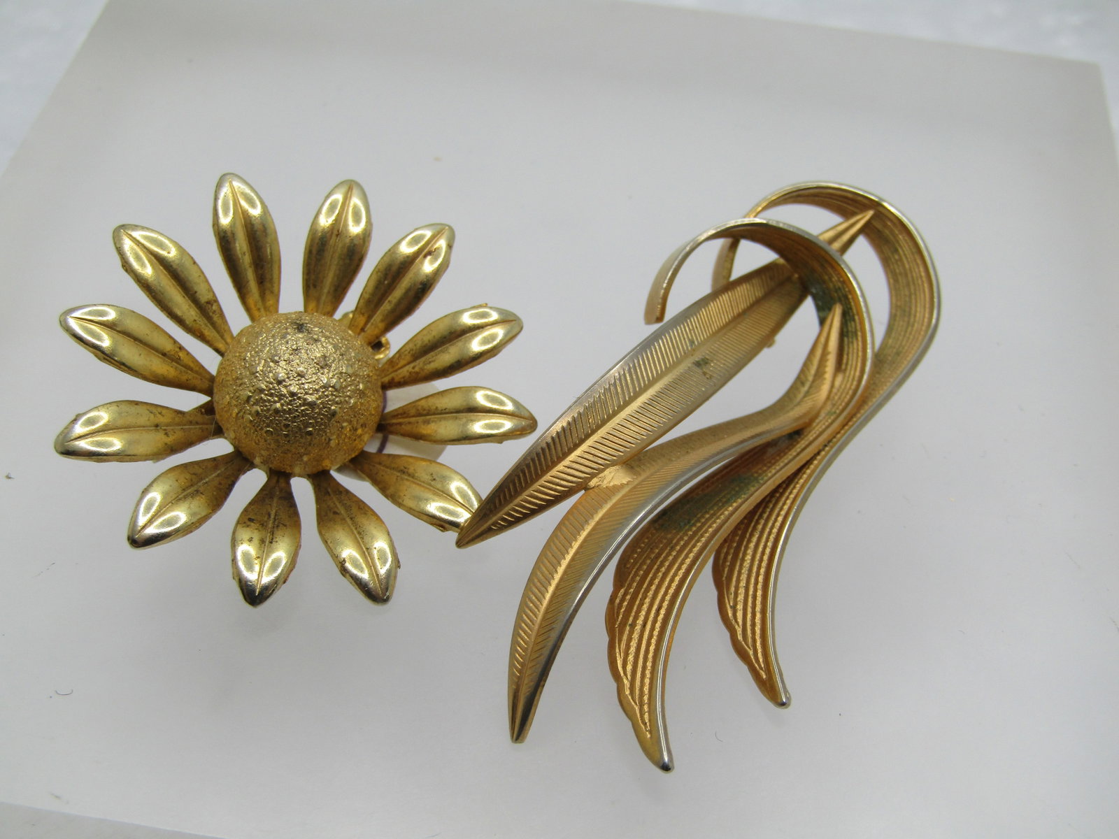 Vintage Daisy & Leaves Brooches, 1960's (1 of 5)