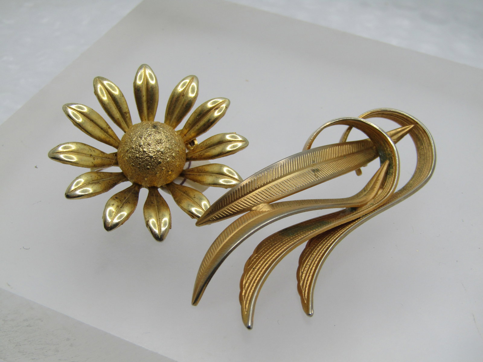 Vintage Daisy & Leaves Brooches, 1960's - 2