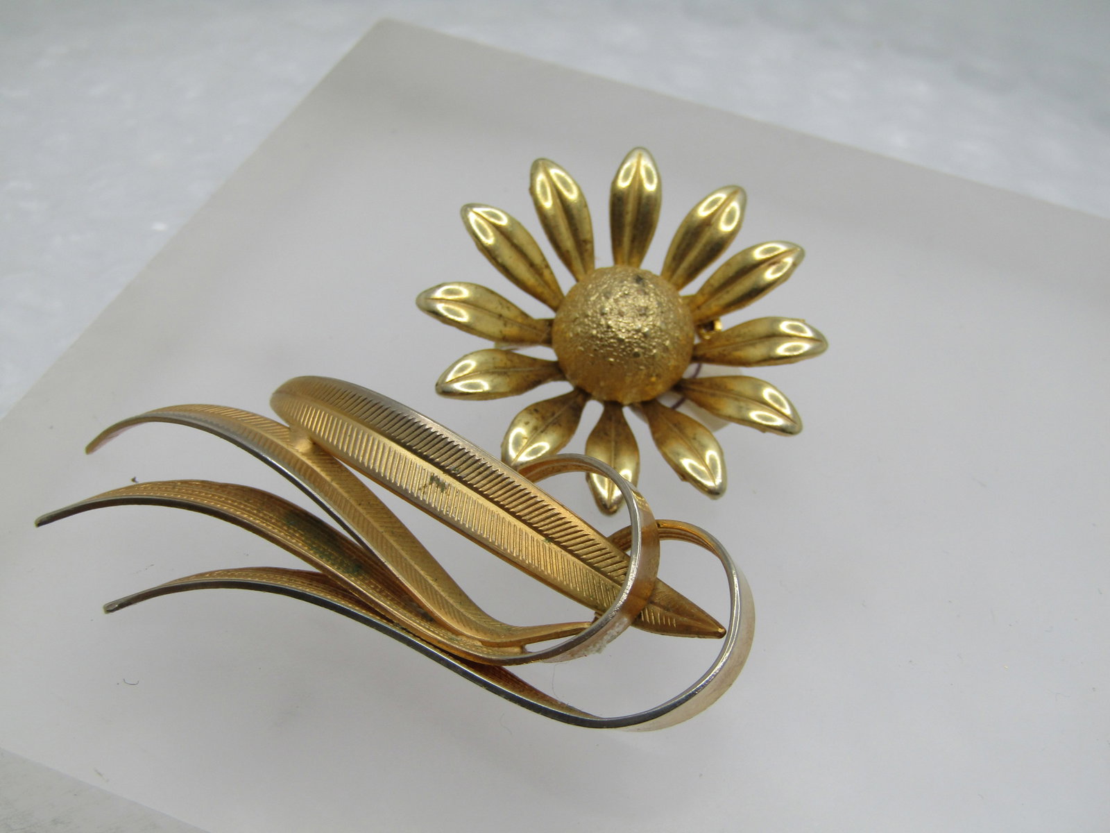 Vintage Daisy & Leaves Brooches, 1960's - 3