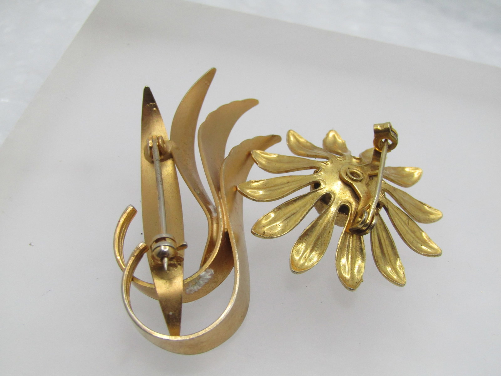 Vintage Daisy & Leaves Brooches, 1960's - 5
