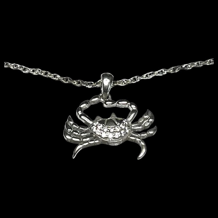 Estate Sterling Silver Crab Necklace: Title: Estate Sterling Silver Crab Necklace Description: Estate Sterling Silver Crab Necklace . Hallmarked: 925. Weighs: 2 grams. Measures Approx: 18 inches length Date/Period: Estate Materials: Hallm