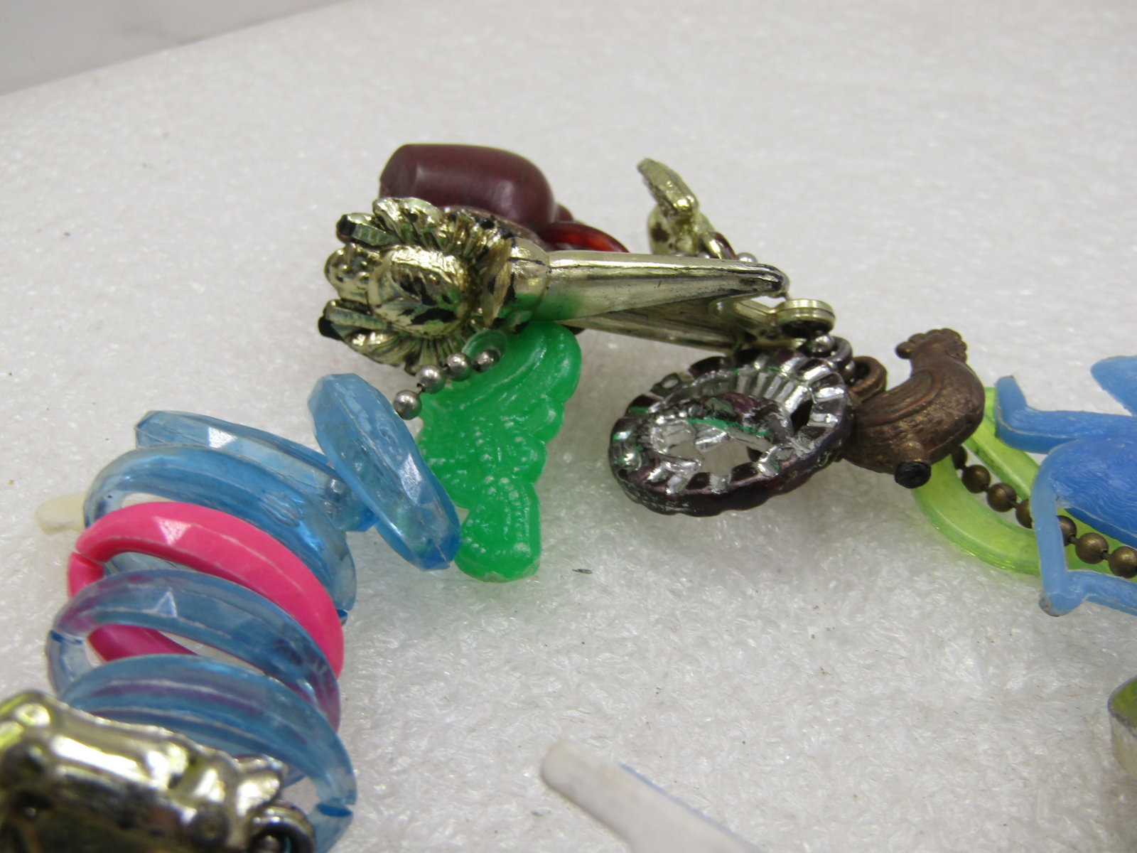 Vintage Chain of Vending Machine Charms , Souveniers, & More, 1940's-1960's - 7