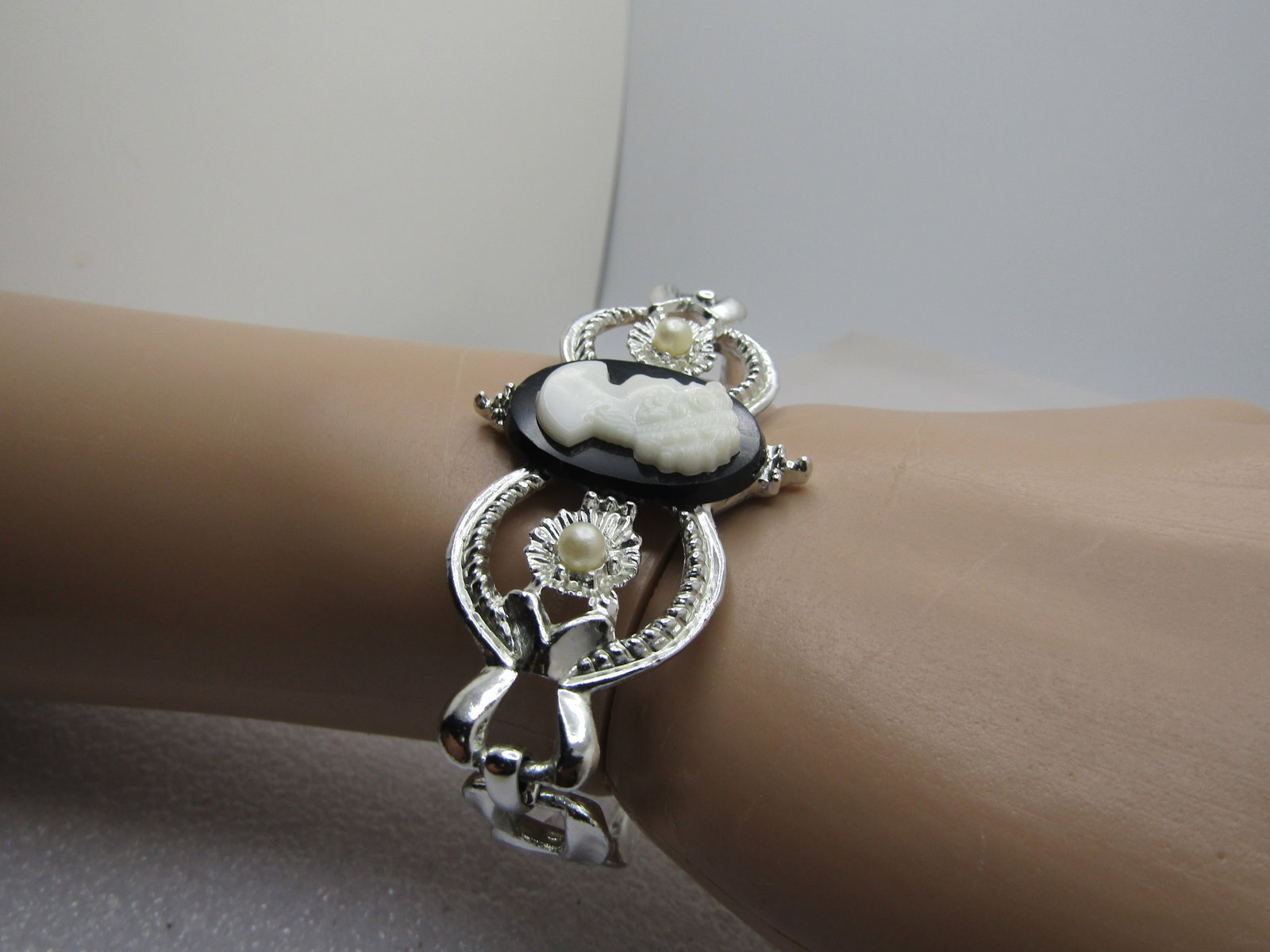 Vintage Black & White Cameo Bracelet, Faux Pearls, 1960's, 6.75" - 2