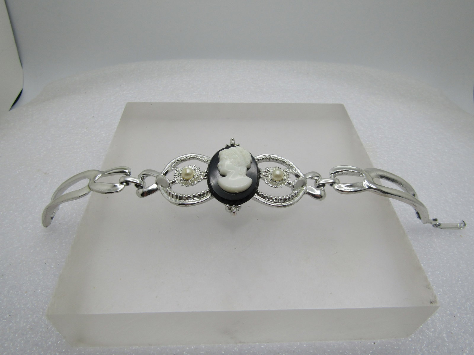 Vintage Black & White Cameo Bracelet, Faux Pearls, 1960's, 6.75" - 4