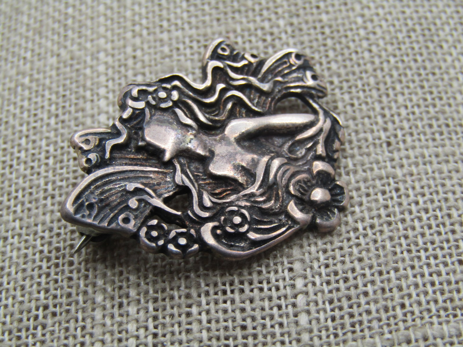 Vintage Sterling Woman & Flowers Brooch, Art Nouveau Themed, Mid-Century - 3