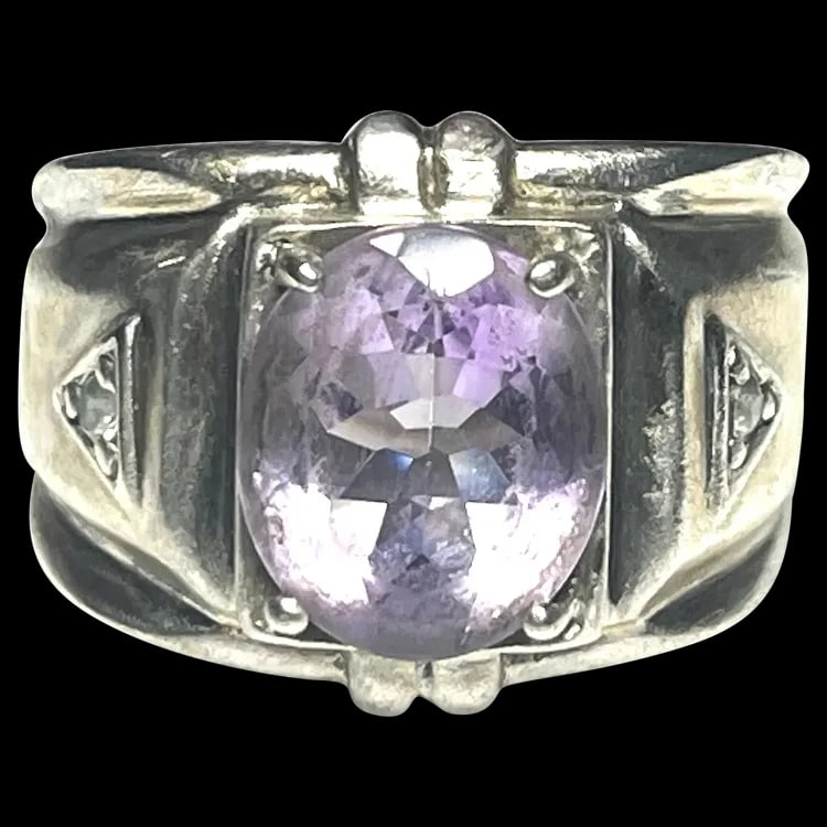 Estate Amethyst Sterling Silver Ring: Title: Estate Amethyst Sterling Silver Ring Description: Estate Amethyst Sterling Silver RingHallmarked: 925Weighs: 9.2 gramsMeasures Approx: US Ring Size 8.5 Date/Period: Estate Materials: Hallmarked