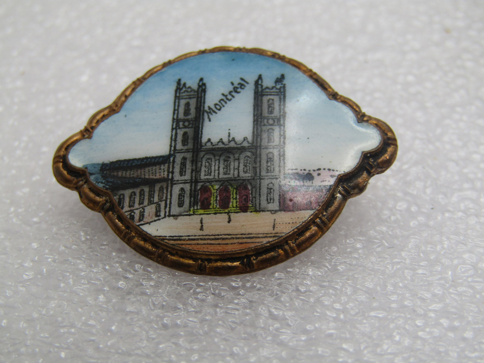 Vintage Painted Montreal Notre-Dame Basilica, Brooch, C-Clasp, 1920's - 4