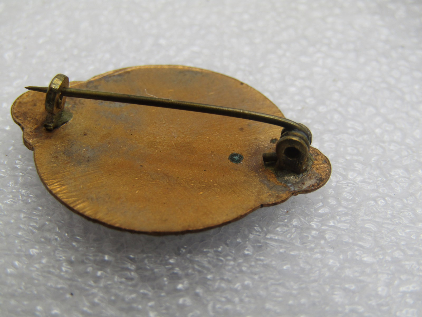 Vintage Painted Montreal Notre-Dame Basilica, Brooch, C-Clasp, 1920's - 5