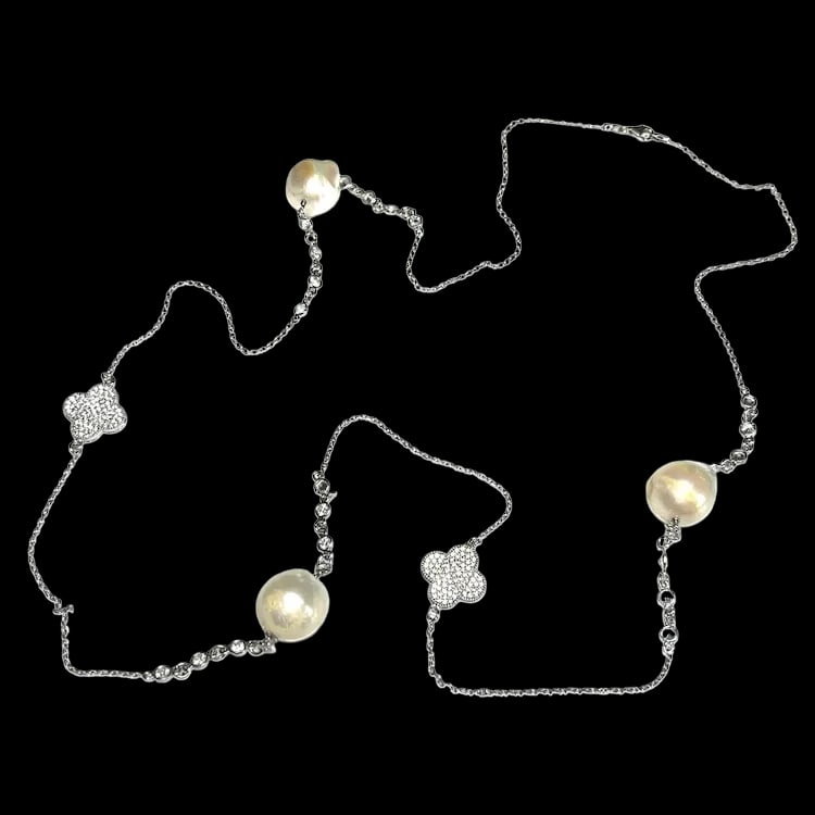 Estate Sterling Silver Italian Clover and Mother of Pearl Necklace: Title: Estate Sterling Silver Italian Clover and Mother of Pearl Necklace Description: Estate Sterling Silver Italian Clover and Mother of Pearl Necklace. Hallmarked: 925 ITALY. Weighs: 26.4 grams.