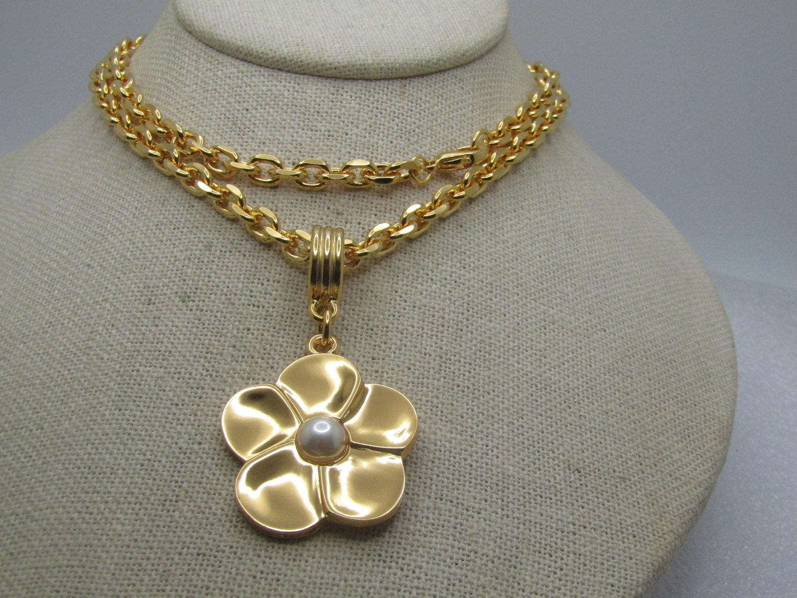 Vintage Gold Floral Blossom Necklace, 36", Faux Pearl, 1990's: Title: Vintage Gold Floral Blossom Necklace, 36", Faux Pearl, 1990's Description: Vintage Gold Floral Blossom Necklace, 36", Faux Pearl, 1990's. Five petal blossom with center 7.5mm faux pearl that is