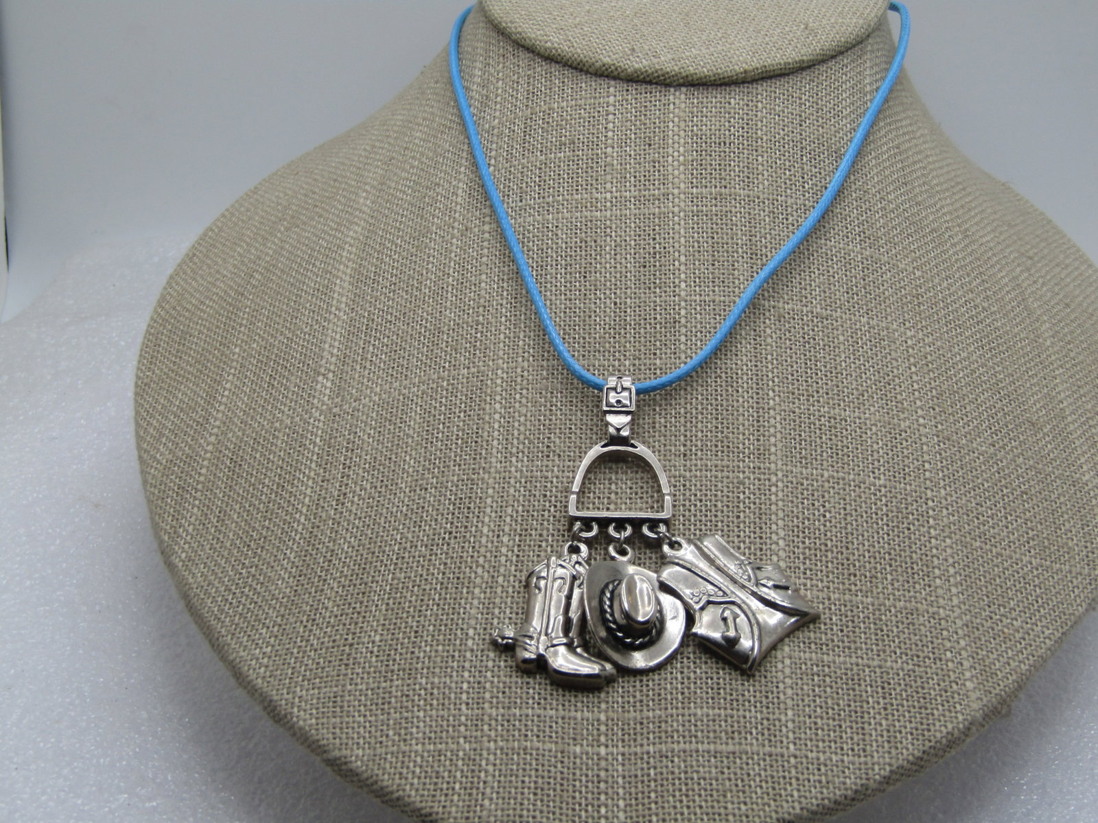 Vintage Southwestern/Cowboy Necklace, 18"-20", 1970's-1980's: Title: Vintage Southwestern/Cowboy Necklace, 18"-20", 1970's-1980's Description: Vintage Southwestern/Cowboy Necklace, 18"-20", 1970's-1980's. This has a silver tone slide pendant that is shaped like 