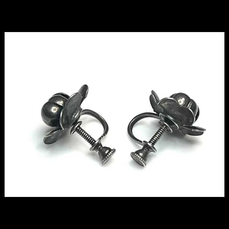 Vintage Sterling Silver Screw Back Flower Earrings - 4
