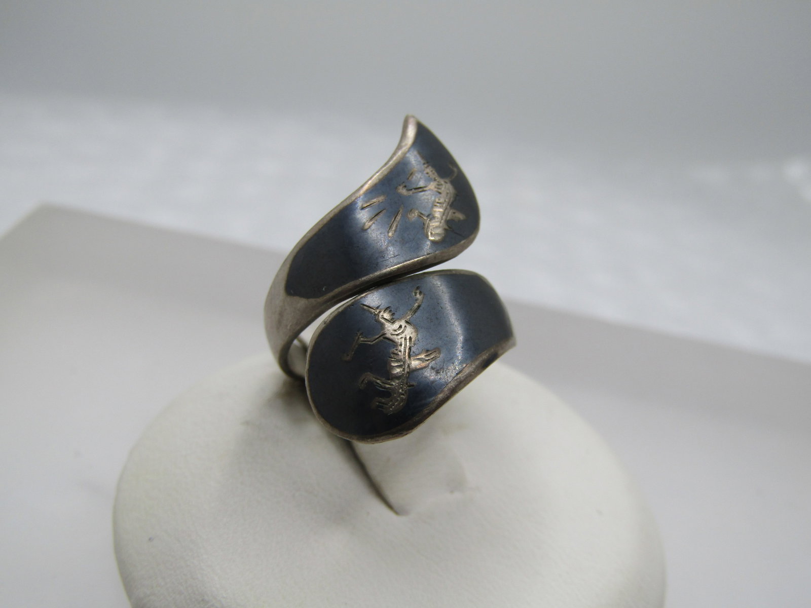 Vintage Sterling Siam Bypass Ring, Sz. 4-7, Mid-Century: Title: Vintage Sterling Siam Bypass Ring, Sz. 4-7, Mid-Century Description: Vintage Sterling Siam Bypass Ring, Sz. 4-7, Mid-Century, Signed Siam and Sterling. Tests as sterling with a weight of appx. 