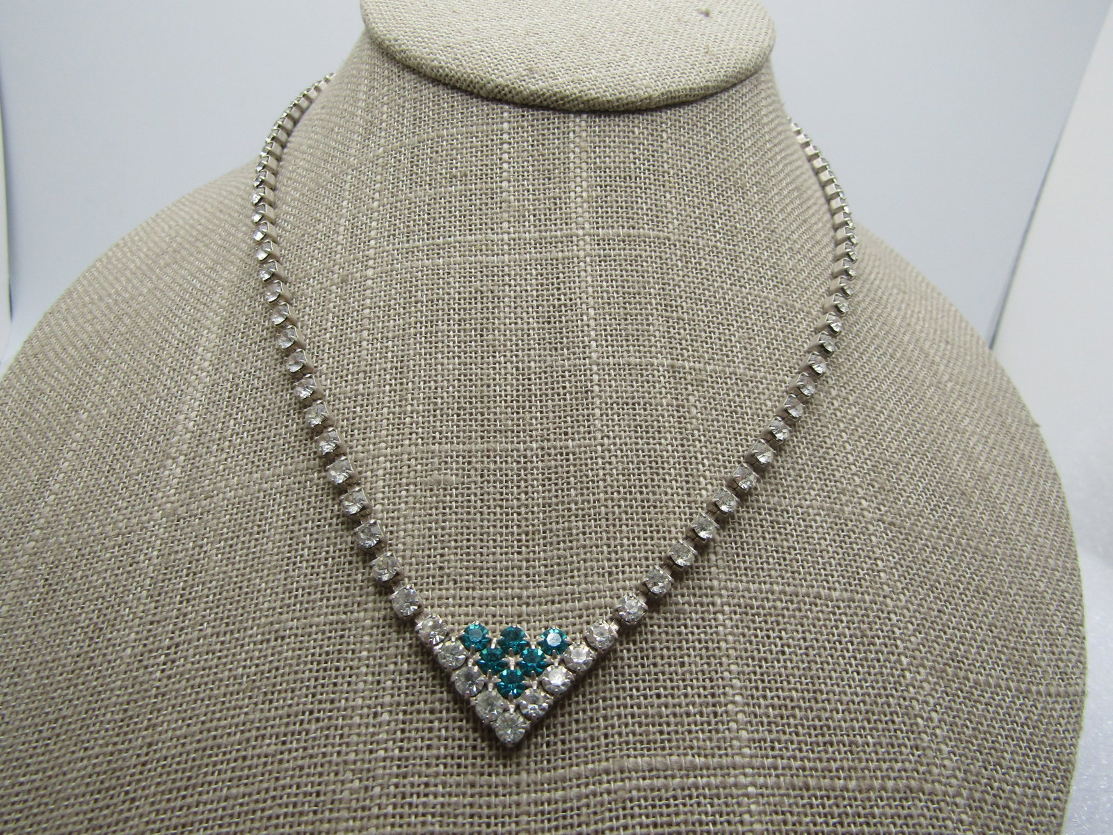 Vintage Green & Clear Rhinestone Necklace, 16", V-Drop, Flip-Clasp, 1960's: Title: Vintage Green & Clear Rhinestone Necklace, 16", V-Drop, Flip-Clasp, 1960's Description: Vintage Green & Clear Rhinestone Necklace, 16", V-Drop, Flip-Clasp, 1960's. Art Deco themed with a v drop