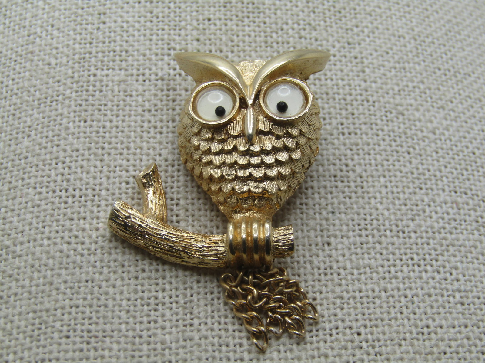Vintage "Wise Guy" Owl Brooch, on Branch, Avon, 1960's-1970's.: Title: Vintage "Wise Guy" Owl Brooch, on Branch, Avon, 1960's-1970's. Description: Vintage "Wise Guy" Owl Brooch, on Branch, Avon, 1960's-1970's. It is appx. 2" and 1" wide. long with the dangling cha