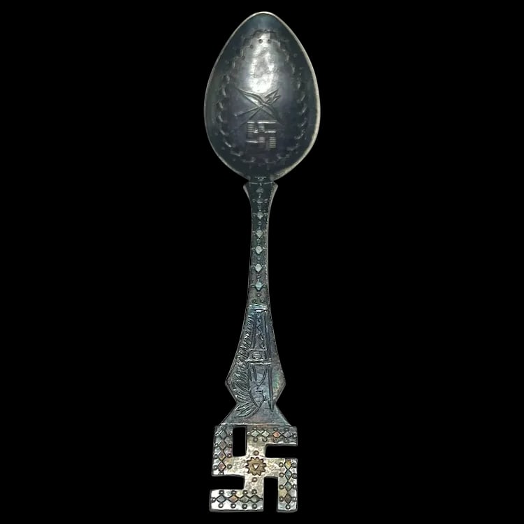 Vintage Navajo Native Rolling-Log Sterling Silver Hand Stamped Spoon: Title: Vintage Navajo Native Rolling-Log Sterling Silver Hand Stamped Spoon Description: Vintage Navajo Native Rolling-Log Sterling Silver Hand Stamped Spoon. Sterling Silver. 9.6 grams. Measures Appr