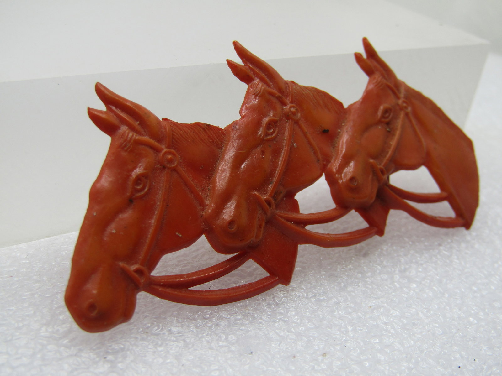 Vintage Triple Horsehead Molded Brooch, Mid-Centurym C-clasp - 2
